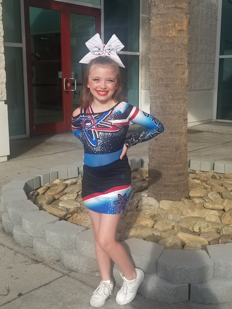 KZoeylovetaylor's tweet photo. #ascmyrtle Had a great competition weekend with Cheer Energy!!🖤❤💙 https://t.co/JvJUtHKS7K