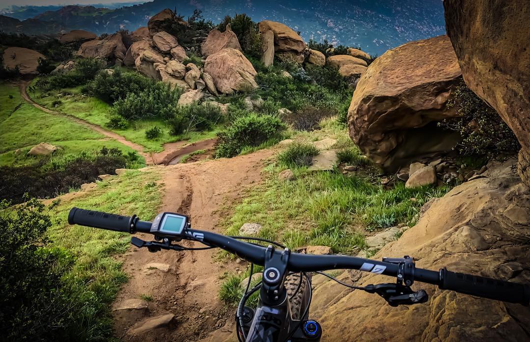 A view that never get old. Send us your #BehindBars moments for a chance to win some <a href="/haibike/">Роза Коровина</a> swag! 

Bike Featured: ALLMTN 6.0
Photo: Troydon
