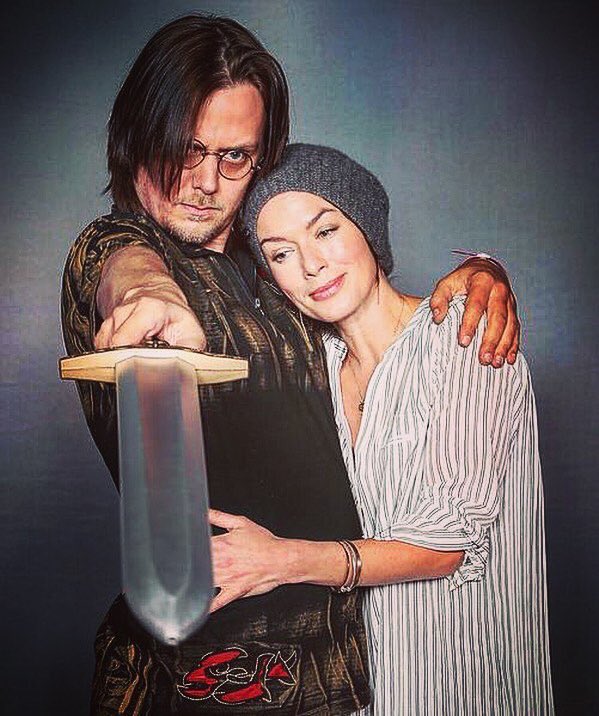 Cersei wins. I know because I helped. Thanks for leaving, Jaime! 👋

#GameOfThrones #got #GoTDay #cersei #Lannister