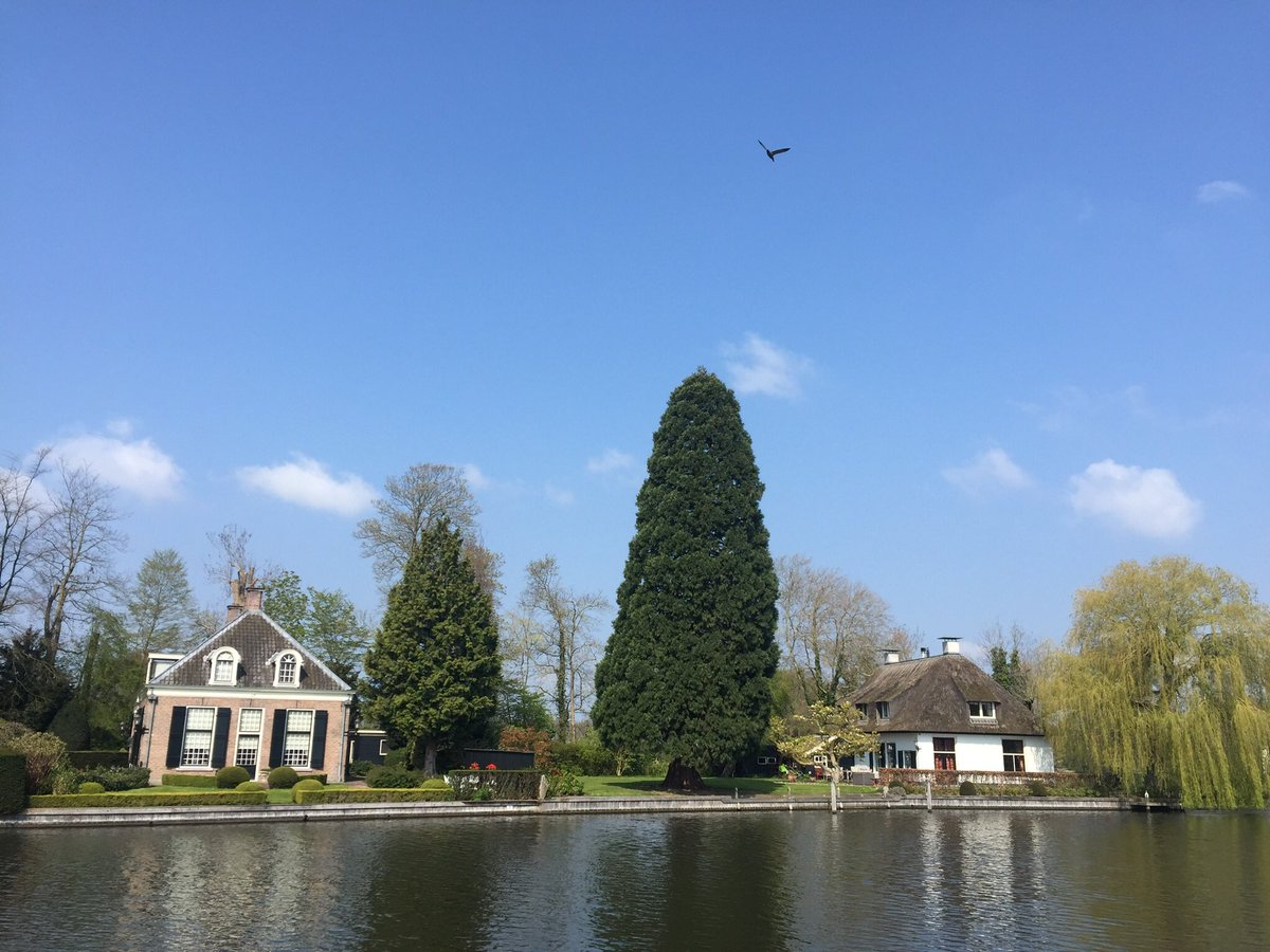 Tieschellekens's tweet photo. Het was weer een druk weekend voor de #Cardissa van @Shell in @010LNG @HavenRotterdam maar zelf was ik aan het fietsen langs de #Vecht https://t.co/62DSbvaCAC