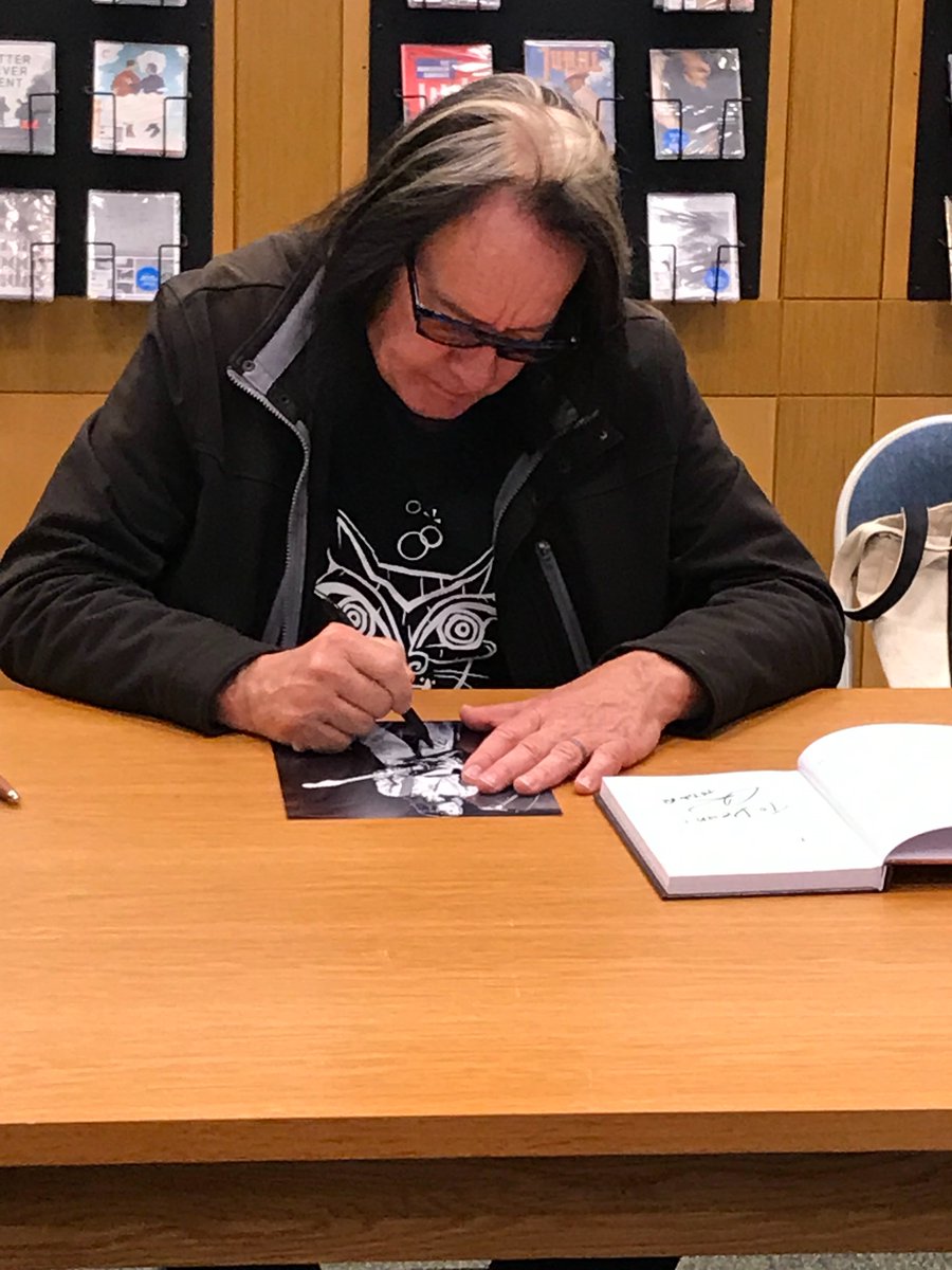 TheRogersRevue's tweet photo. @toddrundgren stopped by the @BNClarendon Sunday afternoon to sign copies of his book "The Individualist" during his Individualist World Tour. He was playing at @StateTheatreDC this weekend! #ToddRundgren #BNClarendon #booksigning #StateTheatreDC #music https://t.co/pQLf2uUmqF
