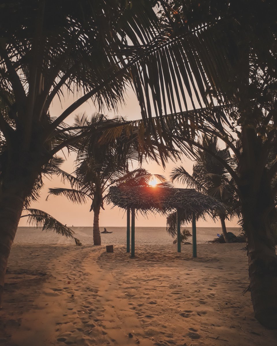 Beach Peace 😍😎 #ExploreHisearth #AlifeAlive #PhotographyArt #LetsWander #OpenMyWorld #HypeBeast #PhotographyisLife #WanderLust #PhotographerLife #SimplyAdventure #FadedSpirits #RoamToCreate #SharpenMyFilm #BleachMyFilm #TravelStoke #PhotographyLover #TravelAwesome #GoExplore