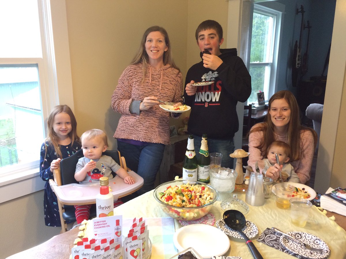 KikiVoxx's tweet photo. My Tryazon group really enjoyed the Thrive - Better For You Cooking Party. Thrive Culinary Algae Oil has been a hit! We all love it!! It’s so light. The salad and brownies were amazing! Thrive Culinary Algae Oil is my new favorite! #Tryazon #TryThrive @Tryazon @thrivealgae https://t.co/hcsoyhUgT8