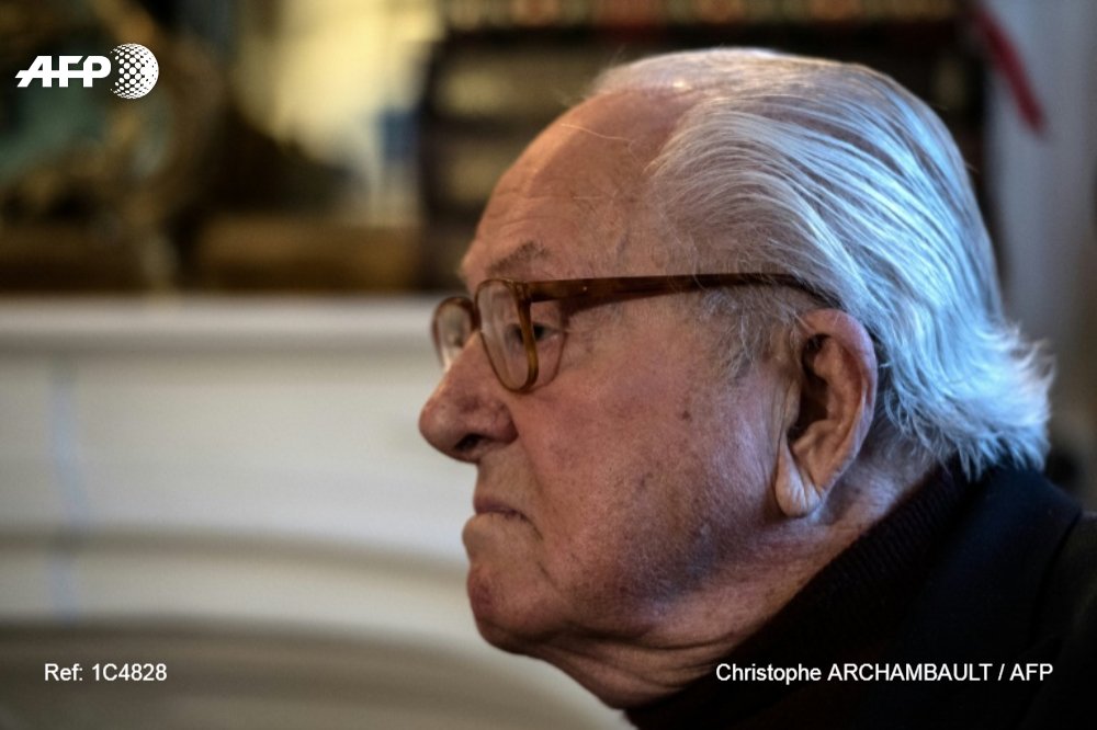 afpfr's tweet photo. Jean-Marie Le Pen fait ses adieux au Parlement européen et à la vie politique https://t.co/m3HqCguJoq par @AnneRenaut #AFP https://t.co/JN6DLaVhuG