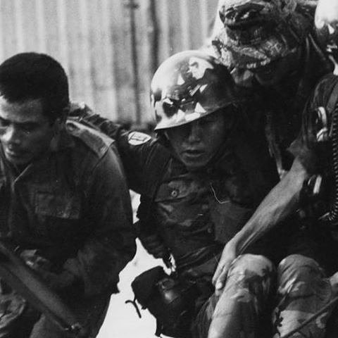 A wounded Republic of Vietnam ranger is carried to aid station during Tet in 1968.

#museumrvn #vietnamwar #vietnamwarveterans #veterans #vietnamranger #bietdongquan #vnch #qlvnch #southvietnam #tetoffensive #vietnam #littlesaigon #vietnamconghoa #museum #history #vietnam #powmia