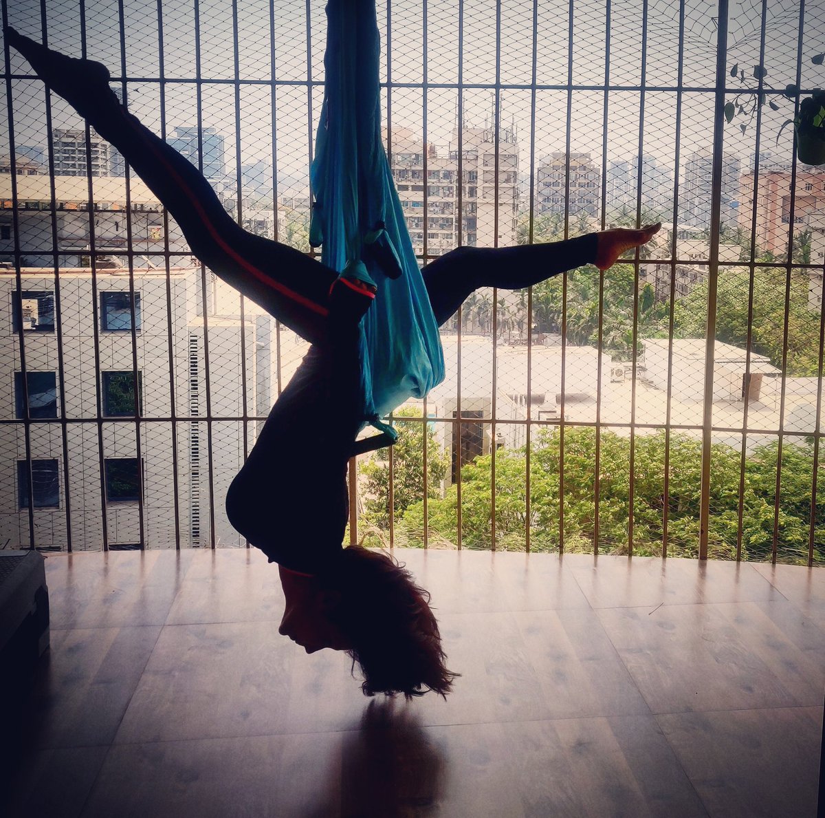 Flora_Saini's tweet image. Sometimes you have to let life turn you upside down, so you can learn how to live, RIGHT SIDE UP! ❤️ .
#morningmotivation #upsidedown #rightsideup #turnthetables