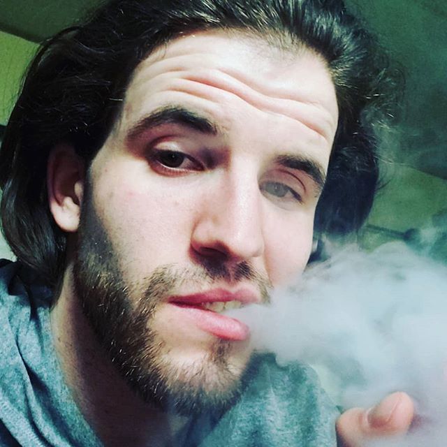 DefazioVapes's tweet photo. Been a while. Double tap if you miss my content https://t.co/49RGI0PeGk