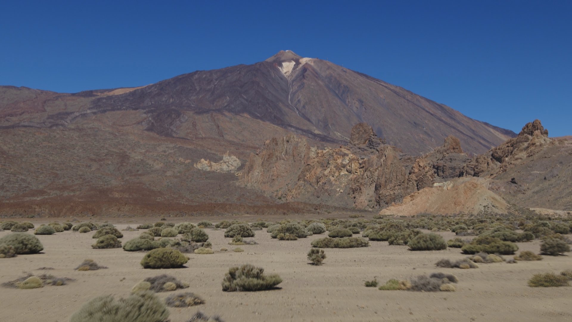 世界遺産 Auf Twitter 4月21日の放送はスペインの火山島 大西洋に浮かぶカナリア諸島です 標高3718メートルの テイデ山 その周りには巨大なカルデラが広がり 約色の溶岩が生んだ絶景がありました 世界遺産 スペイン