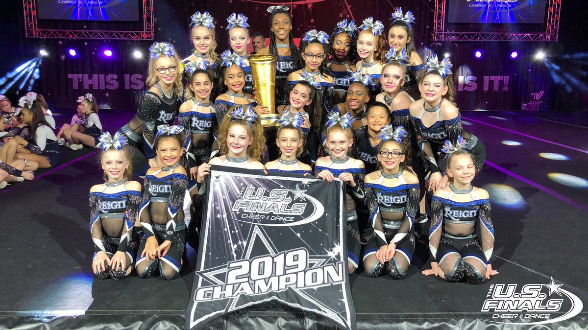 theusfinals's tweet photo. Congratulations to our last awards session champions🥇That is a wrap for the #USFinals19 Chicago competition! We wish everyone a goodnight and safe travels back home🖤 https://t.co/KjEOCY6Scy