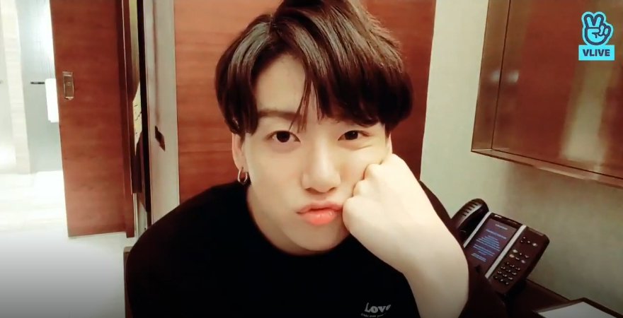 Vliveofficial's tweet photo. [V LIVE] 토끼나라 꾸기완댜님 에센엘 내방하셔서 앞니 깨끗하게 닦을 수 있는 전동 칫솔도 받아또요~😂💦 자랑하는 동구래미 귀여워서 0.901초 심장은 STOP‼️🙊 정쿡 이즈 마 에브리띵...💕 내 육체 영혼 통장 다 가져가아...⭐️

▶https://t.co/ENf88OMYAa

#방탄소년단 #BTS #정국 #JUNGKOOK #VLIVE https://t.co/Q6gHtuAnEx