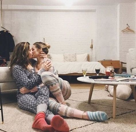 threesomewebs's tweet photo. Tonight, find more fun..... 🥳🥳🥳#bisingle #bicouple #swinger #lesbian #gay #transgender 👉👉👉https://t.co/cAU43H2Cln https://t.co/whonPoFpft