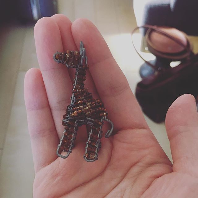 africanwhale's tweet photo. おうちアフリカンアートコレクション。
#beads #beadedwire #beadsanimal #rupuraramoon #art #africa #africancraft #africanart #wirebeads #giraffe #africaninterior  #zimbabwe #ジンバブエ #アフリカンクラフト #handmade #africandesign https://t.co/p4jzd8Wm6D https://t.co/oDegpCytXo
