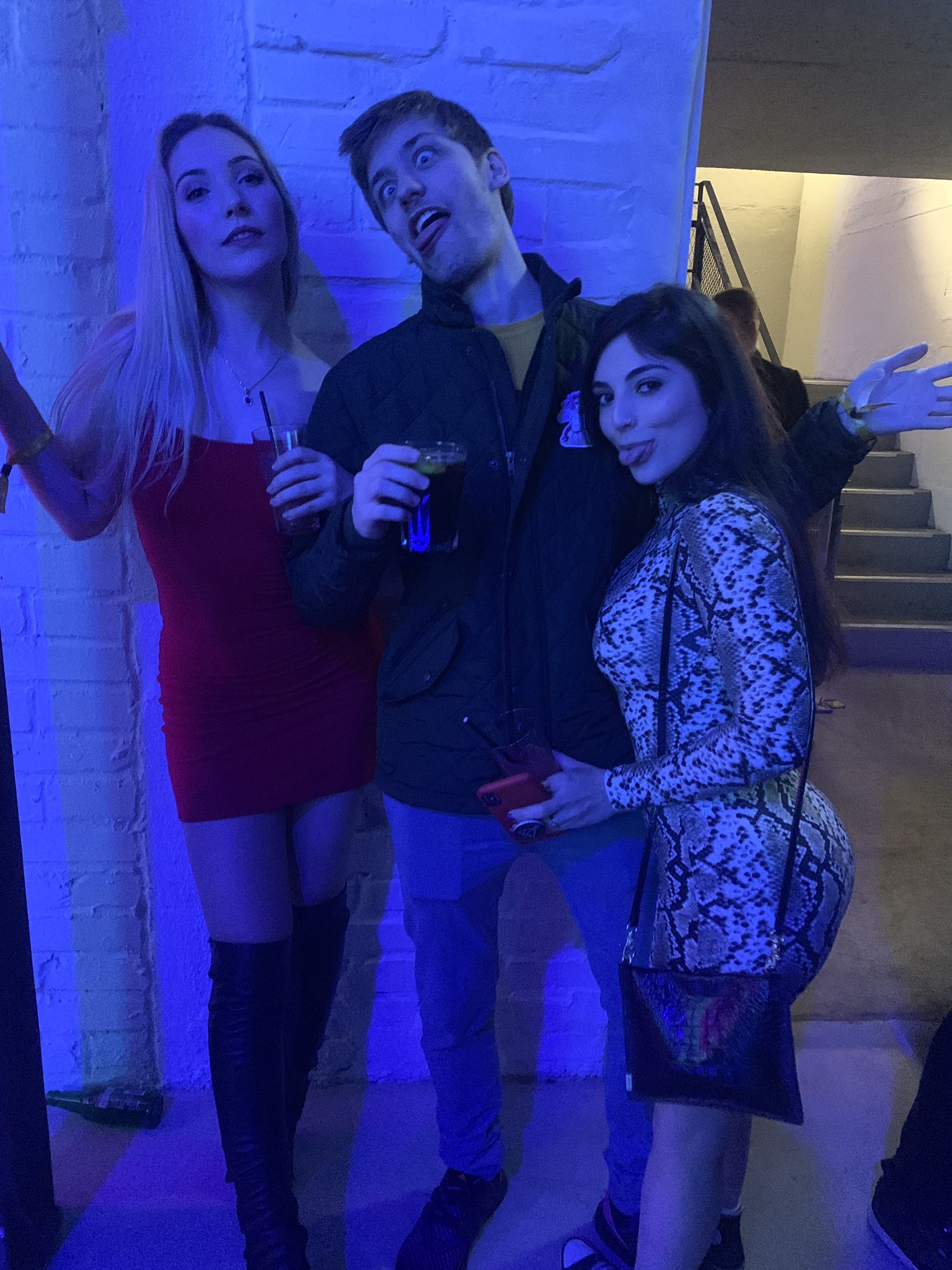 D4KI6IYXoAAy1RF.jpg:large