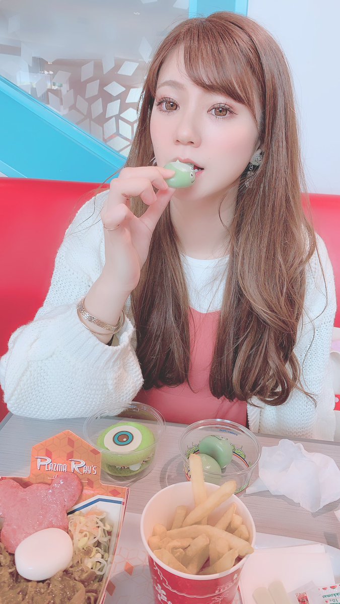 a_camel's tweet photo. 初のポッ���コーンバケット🍿
苦手だったけど食べてみたら美味しいしすぐ食べられるからこれから使おう☺️✨
食べてばっかりの記念日旅行1日目。 https://t.co/68qiK1BTXn