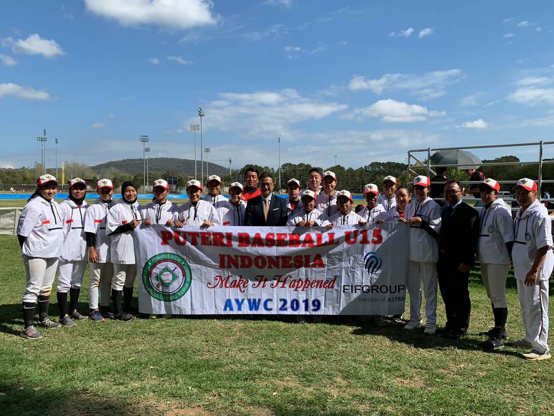 baseballputri's tweet photo. Tim Srikandi U-15 Indonesia mendapatkan kunjungan spesial dari Duta Besar Indonesia untuk Australia Bapak Yohanes K. S. Legowo. Terima kasih dukungannya ๐โพ๐ฅ๐ฎ๐ฉ๐ช #SupportBaseballPutri https://t.co/5FKKOX4qrJ