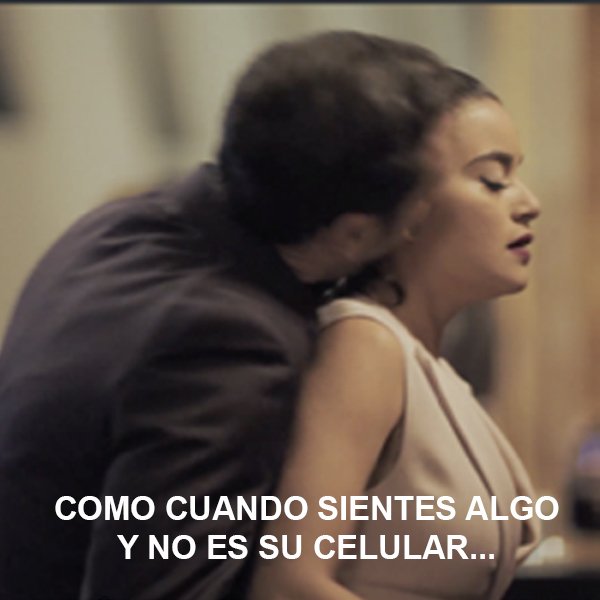 AlbertoLoredoMx's tweet photo. Planes para hoy: pizza y series #WeekendOn Cuando crees que ya sabes en que va acabar la historia,... ¡la vida da muchas vueltas! #DiabloGuardian - Y al final era su otro celular. #PigTime #DontLosingTheCool https://t.co/GQjrvFodLa