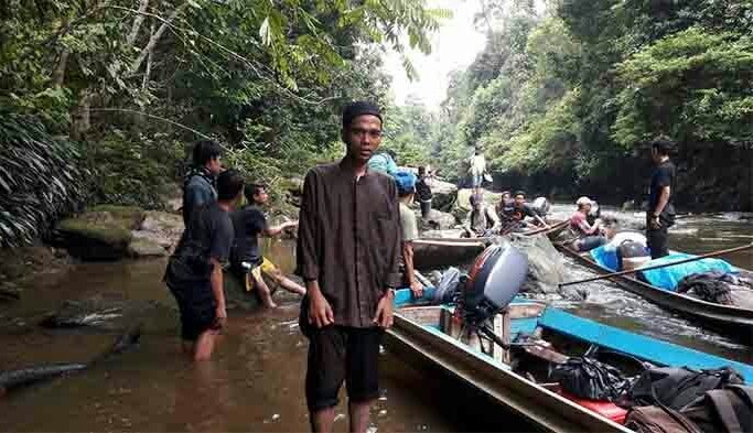 Ustad Abdul Somad bukan Yusuf Mansur, yang sibuk didunia bisnis

UAS bersih, tak ingin jadi Wakil Presiden, tidak juga ingin jadi Profesor di Eropa, tak juga ingin duduk di Istana

Dia cuma ingin dekat dengan Tuhannya, dia menjauh dari kemewahan dunia

Dan dia kalian hinakan 👇
.