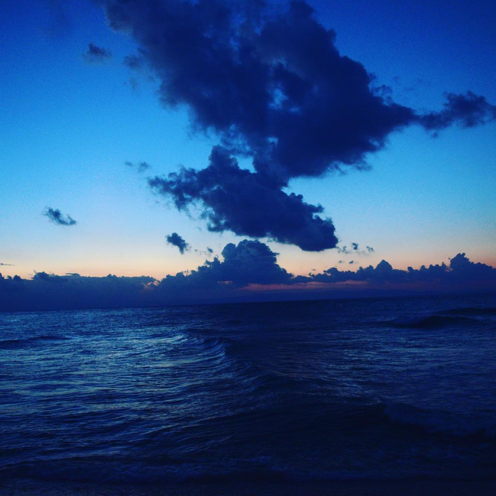 GourmetGypsyn's tweet photo. The canvas of the nature,the cloud,the sea n the seeting sun at laxmanpur beach, Neil Island
#Andaman #Travelography #beachlife #Neilisland #IncredibleIndia https://t.co/GNqWESnARh