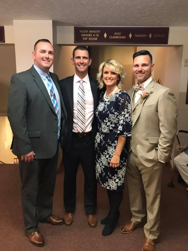 2016LibraryLady's tweet photo. My bros and me...in order from youngest to oldest + The sisters-in-law at the reception #makingitcrane #madeitcrane @aliviamackey https://t.co/XndKPvIWCc