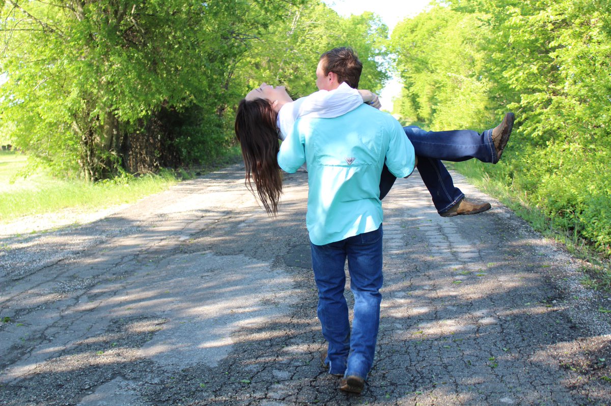 rileyob14's tweet photo. Falling in love with you was the second best thing in the world, finding you is the first😘 https://t.co/YDvkaVEmVD