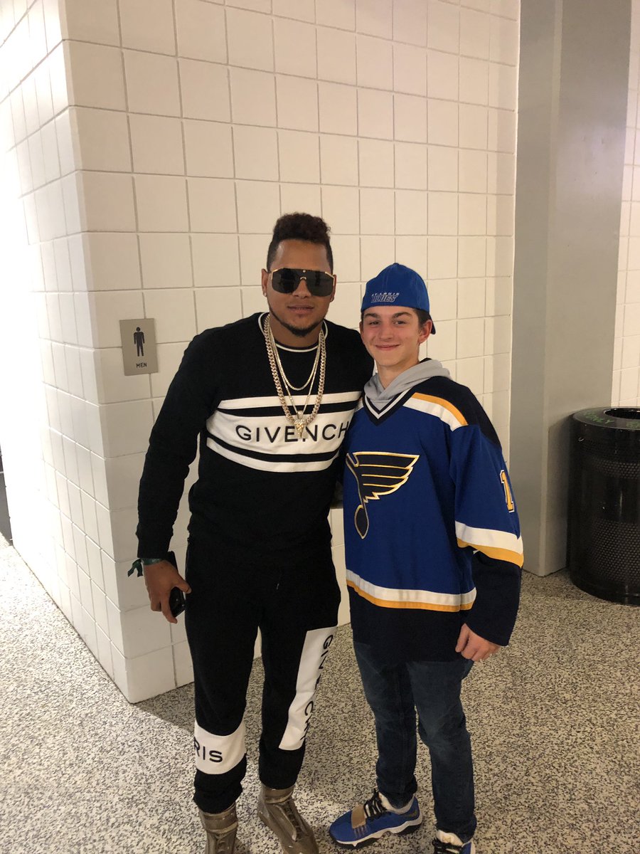 kje5502's tweet photo. AWESOME GAME TONIGHT! even though @StLouisBlues lost it was an awesome experience for my first playoff game. EVEN MET @Tsunamy27 !!!!!!! https://t.co/mU3X5A88A3