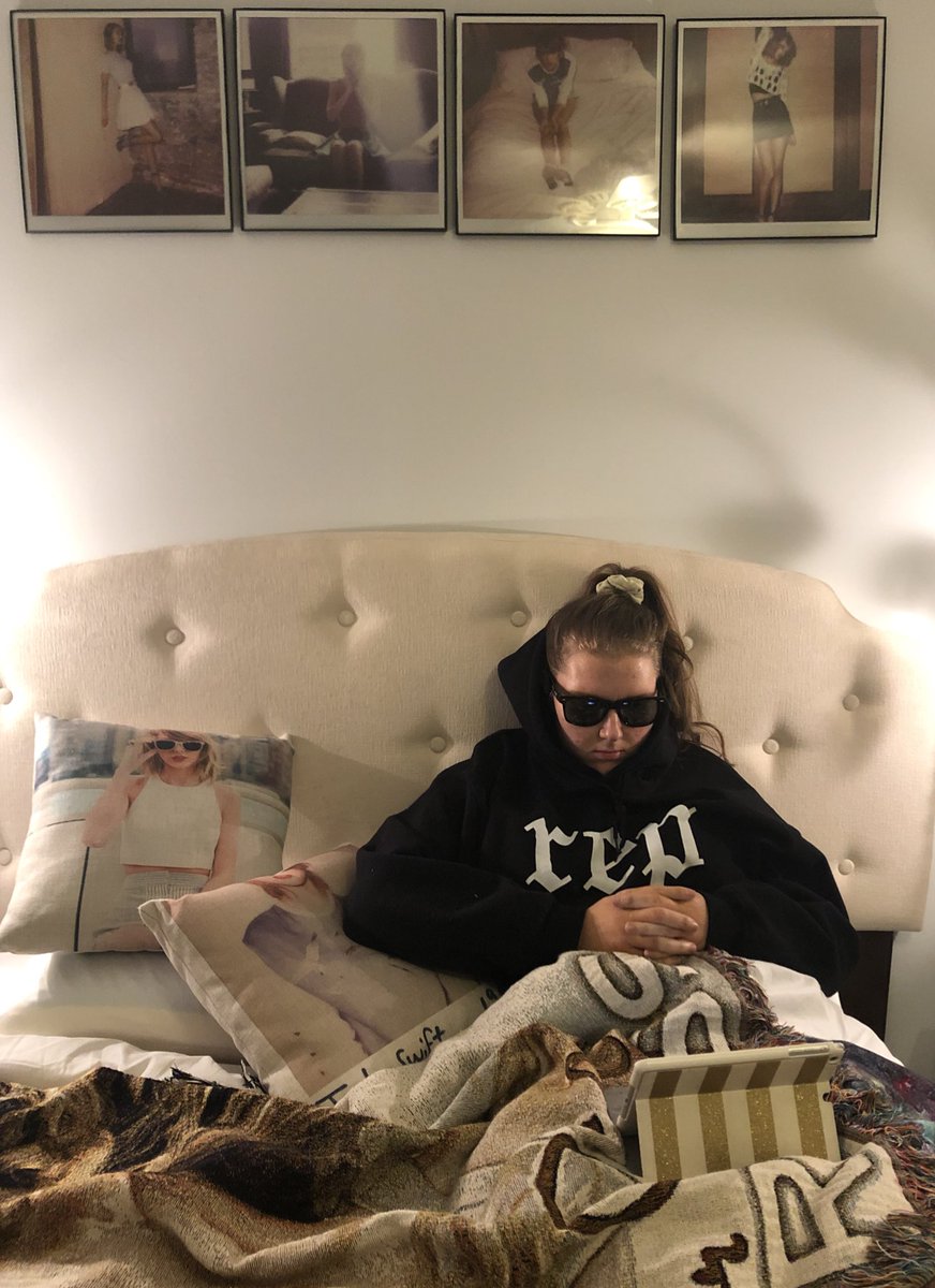 cowboyIiketay13's tweet photo. #13DaysOfTaylor #TaylorSwiftApril26 @taylornation13
them: “so, what are you doing with your spring break?”
me: https://t.co/8wKhZct2Vn
