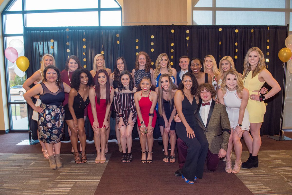 MidwesternCheer's tweet photo. Itβs a wrap! Had a wonderful year with these amazing student-athletes. So glad we were able to celebrate them tonight. Time to finish the semester strong and get ready for tryouts! @msutexas #SCSTX #StangGang https://t.co/y8zwLOZfNY