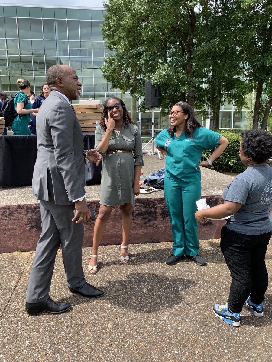 MeharryMedical's tweet photo. Just last week, we hosted a pizza party in this amphitheater! After we win the 50k from @HomeDepotRetool, we will be revamping this place! Let’s do it! Retweet to vote! #Meharry_rys19 #Meharry_rys19 #Meharry_rys19 #Meharry_rys19 #Meharry_rys19 #Meharry_rys19 #Meharry_rys19 https://t.co/reLDhyEBQn