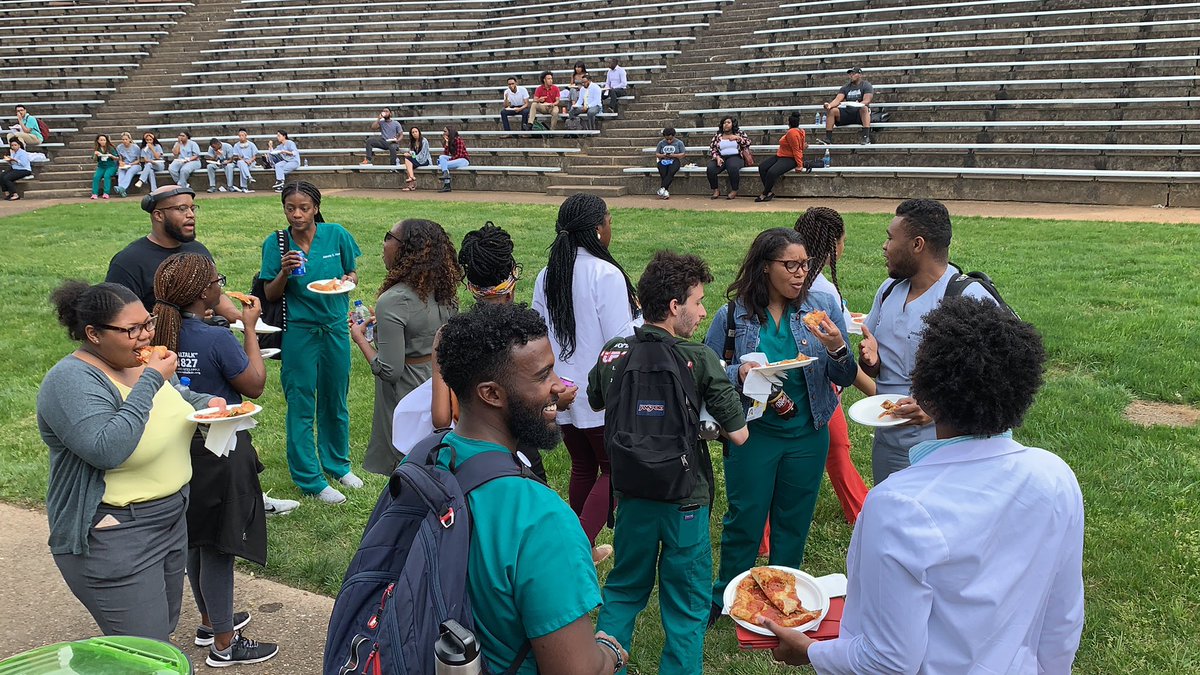 MeharryMedical's tweet photo. Just last week, we hosted a pizza party in this amphitheater! After we win the 50k from @HomeDepotRetool, we will be revamping this place! Let’s do it! Retweet to vote! #Meharry_rys19 #Meharry_rys19 #Meharry_rys19 #Meharry_rys19 #Meharry_rys19 #Meharry_rys19 #Meharry_rys19 https://t.co/reLDhyEBQn