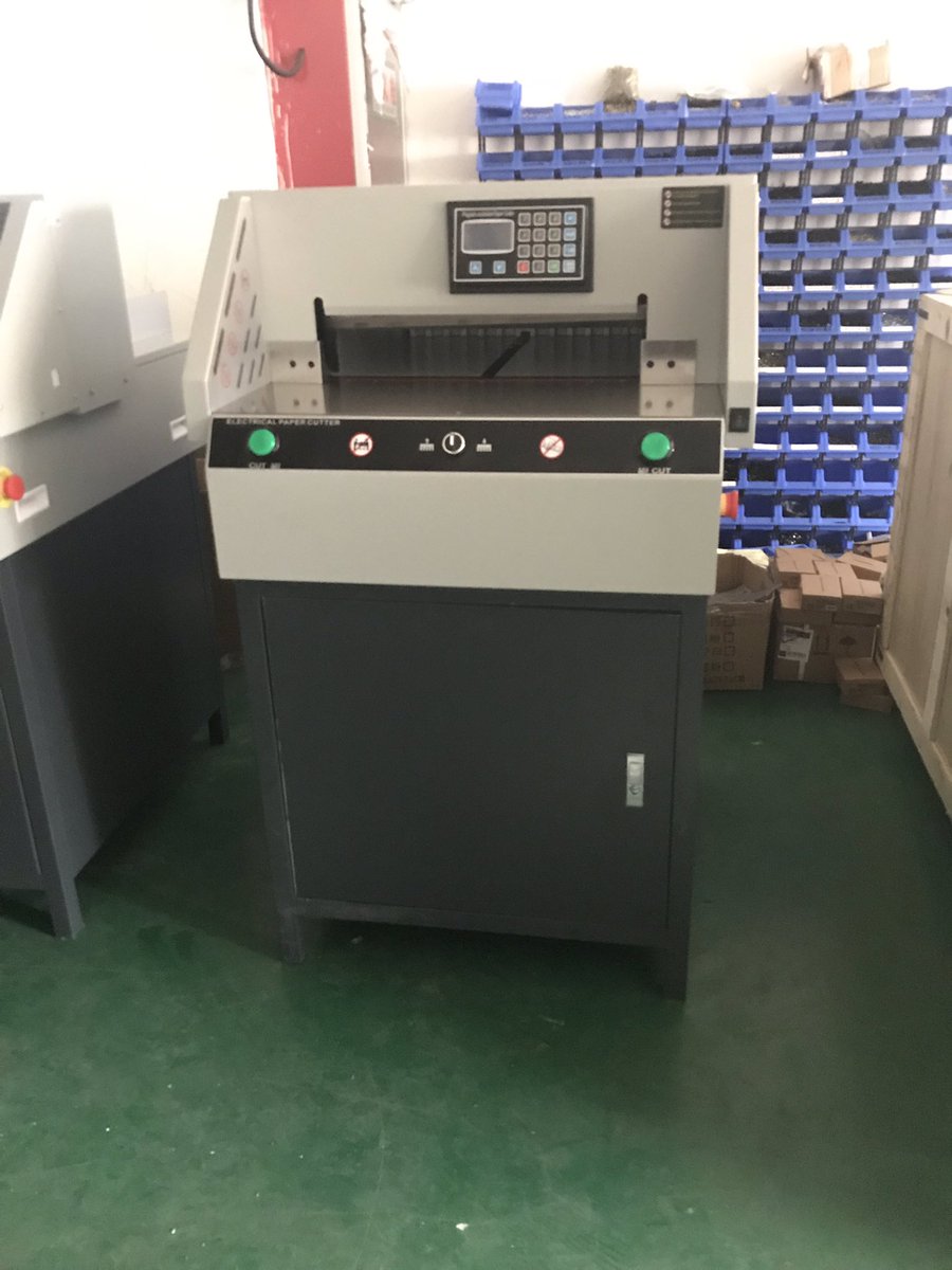 hevotec's tweet photo. E490R electric paper cutter machine https://t.co/NSWBS4mIKg