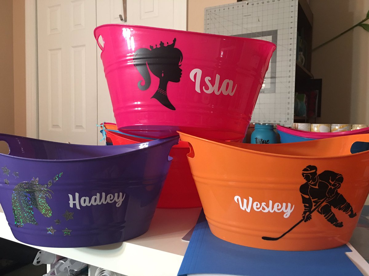 CraftsForDallas's tweet photo. Easter is next week?!?! Do you have your Easter buckets? Only $8 personalized! https://t.co/KwxSTUMRfy