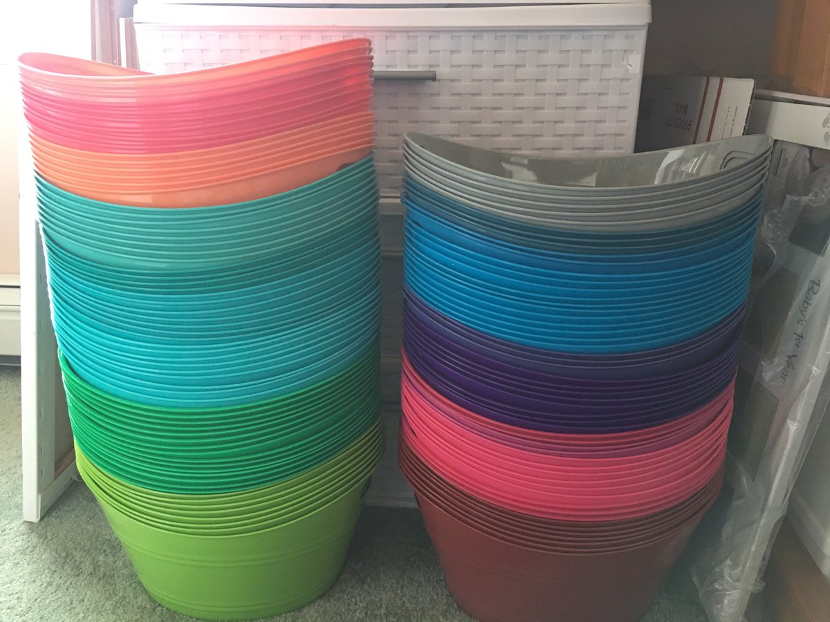 CraftsForDallas's tweet photo. Easter is next week?!?! Do you have your Easter buckets? Only $8 personalized! https://t.co/KwxSTUMRfy