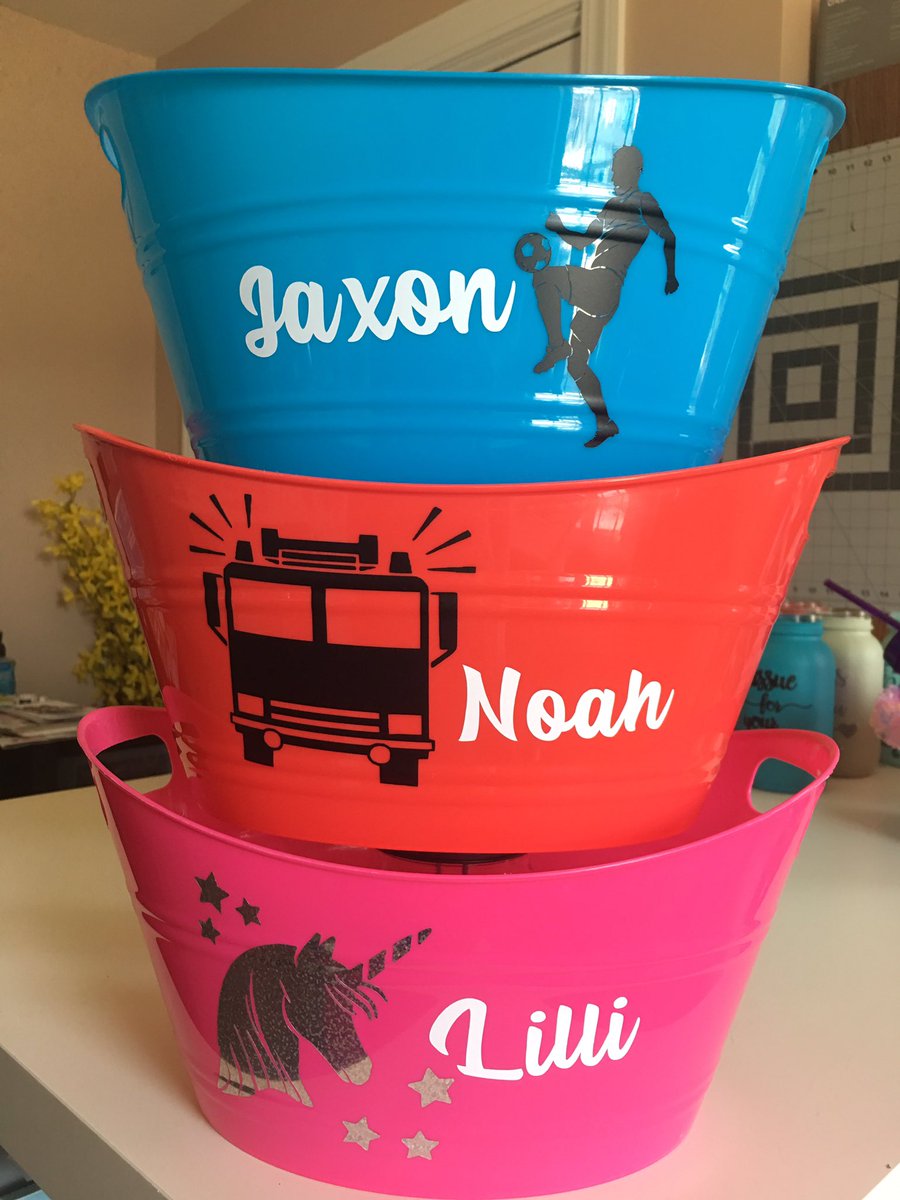 CraftsForDallas's tweet photo. Easter is next week?!?! Do you have your Easter buckets? Only $8 personalized! https://t.co/KwxSTUMRfy