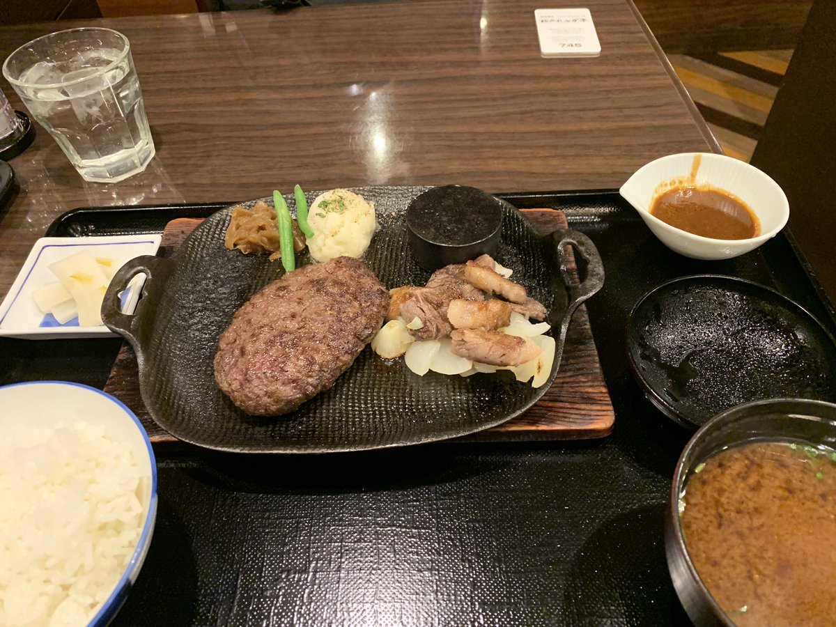 阿久津 なるたか店長 たかの家gm 昨日の宿はシャワー浴びて寝るだけだったので 格安ビジネスホテルへ ご飯はちょっとリッチに大阪梅田の大丸レストラン街にある 神戸れんが亭 で朝昼兼用のご飯をいただきました 胃休めしてから 長野の酒メッセin