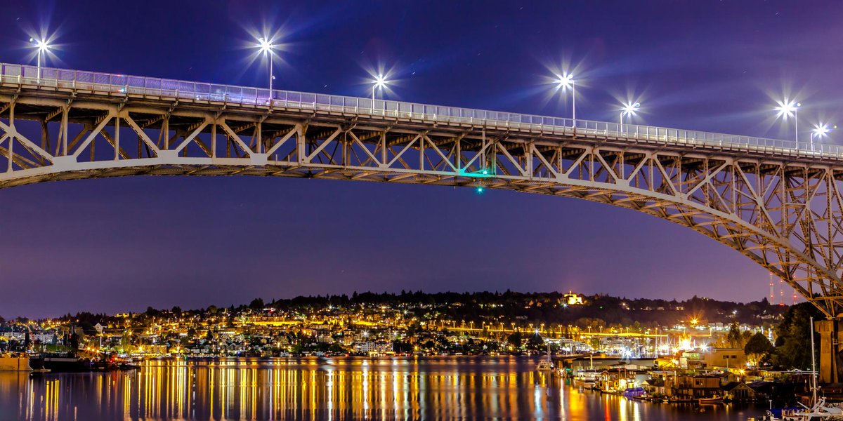 UW's tweet photo. Peeping the view from Fremont. #SeattleSunday https://t.co/FJUAGQasTy