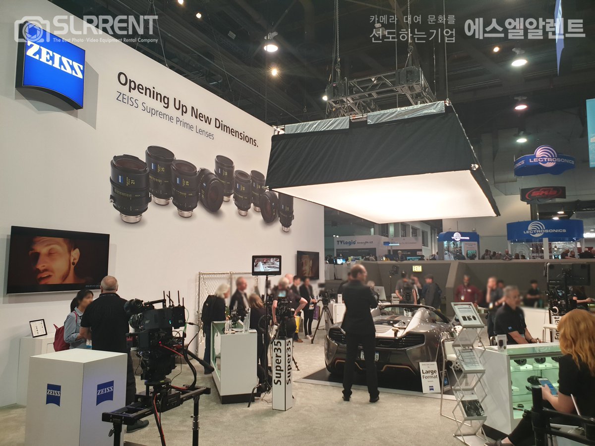 slrrent's tweet photo. โ2019 NAB Show์ ์ฐธ๊ฐํ ์์ค์์๋ ํธ -5๋ถ-
๊ทธ๊ฑฐ ์์ธ์? NAB์ ์ ์๋ ์ฅ๋น๋ค ์ค ์๋น์๋ ์์ค์์๋ ํธ์์๋ ๋ง๋๋ณผ ์ ์๋ค๋ ์ฌ์ค!!!
#nabshow #nab #nab2019 #nabshow2019
#canon #eosr #sumireprime #zeiss #alexaminilf
#cooke #venice #transvideo #schneider #red #tokina https://t.co/1uFXqSgeMX