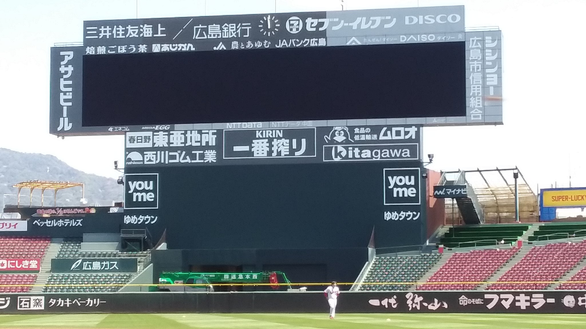 中国新聞カープ番記者 スコアボード 衣替え中 マツダスタジアム カープ T Co 9y2uiai6yq Twitter
