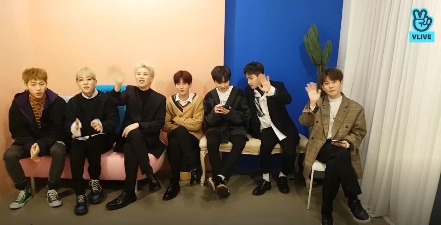 Vliveofficial's tweet photo. [V LIVE] 블락비와 꿀벌이들이 손잡고 달려온지 어연 8년‼️🙊 8년간 좋은 곡 우리에게 많이 들려줘서 고맙고 사랑하고... 정말 다 해😆💕 더더욱 롱런하며 전해줄 음악 선물 기대하며 8주년 축하합니당❗️🥳🎉

▶https://t.co/MkTsxJBDDL

#블락비 #BLOCKB #8YearsWithBlockB #8YearsWithBBC #VLIVE https://t.co/mrjC2bX1l5