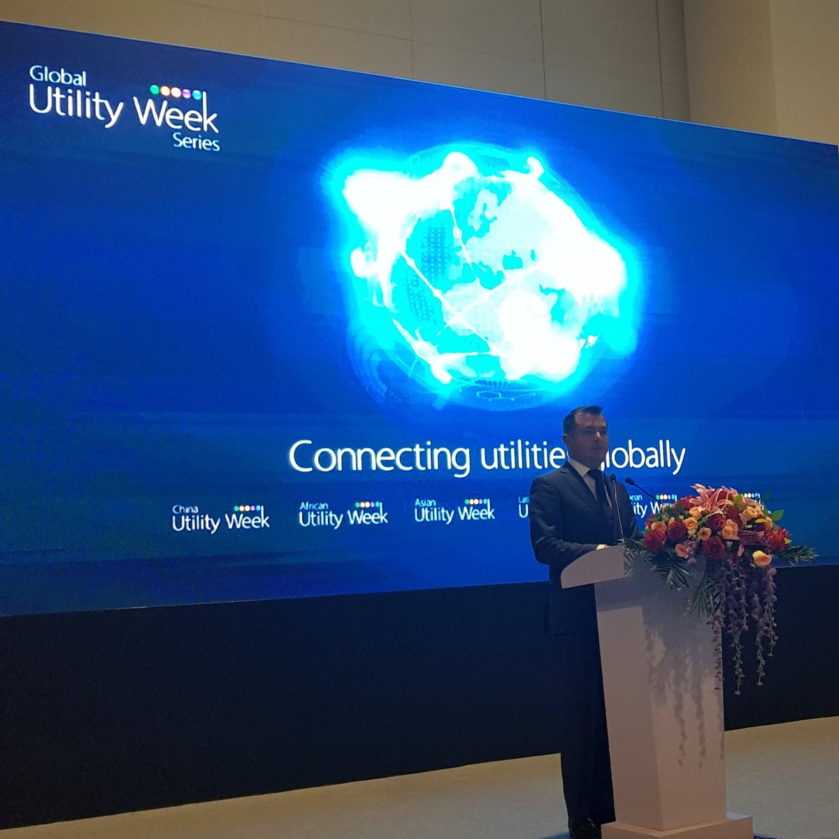 Kevin_ODonovan's tweet photo. #China Utility Week kicks off here in #Shanghai.
Rick Wall welcoming everyone.
Markus Mildner, @Siemens #SmartInfrastructure delivering the opening keynote.
Yu Liao #Tellhow with a great overview of State Grid Corporation of China Ubiquitous Electricty #IoT Strategy.
#CUW19 https://t.co/jNH2tKA8hc