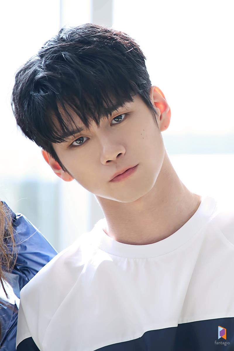 ong seongwu pics tweet media