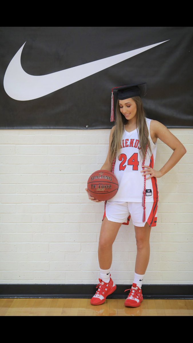 lexi_evans24's tweet photo. ❤️🏀👩🏼‍🎓🎊 https://t.co/a2iOOvDFdX