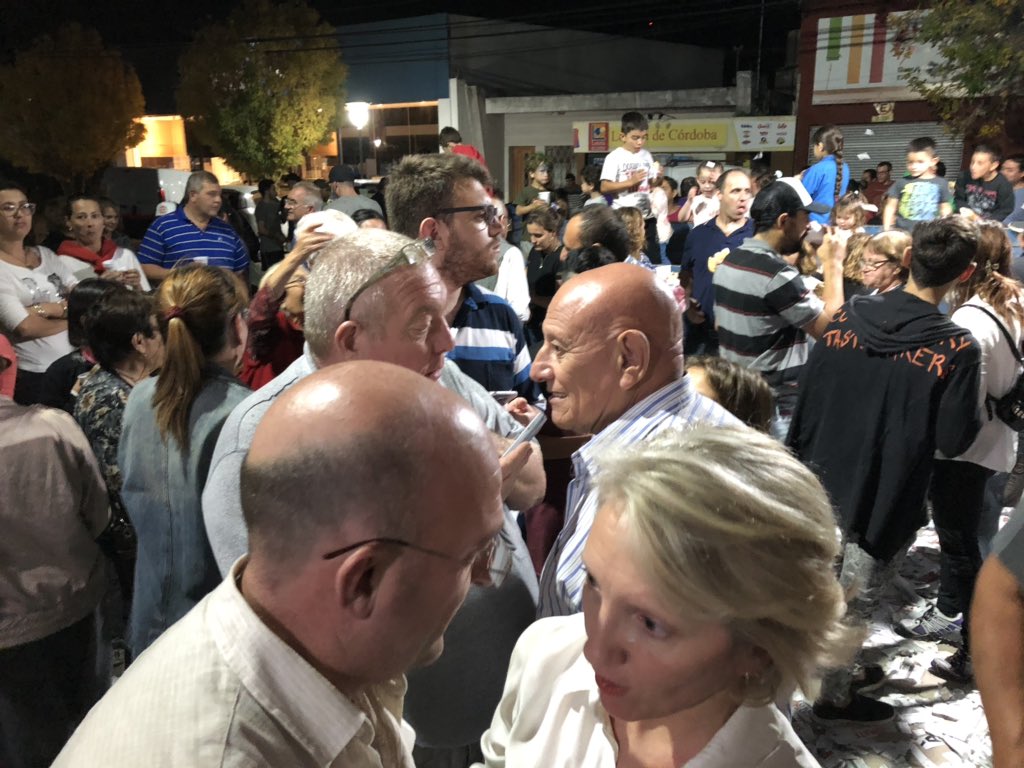 Gdcavigliasso's tweet photo. Gracias Miguel Díaz por tremendo gesto!! Todos trabajémos para lo mismo... Un General Cabrera inmenso!!! 👏👏👏Gracias General Cabrera.... Te quiero!!! ❤️ https://t.co/ew9mxpvHmu