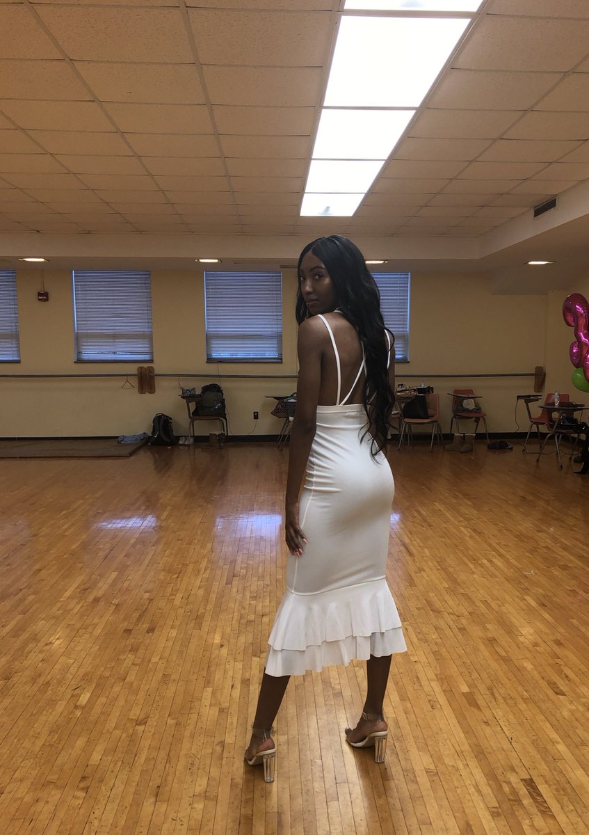 CelineBeautyQ's tweet image. Look but don’t touch. #ProStatus 💕💚