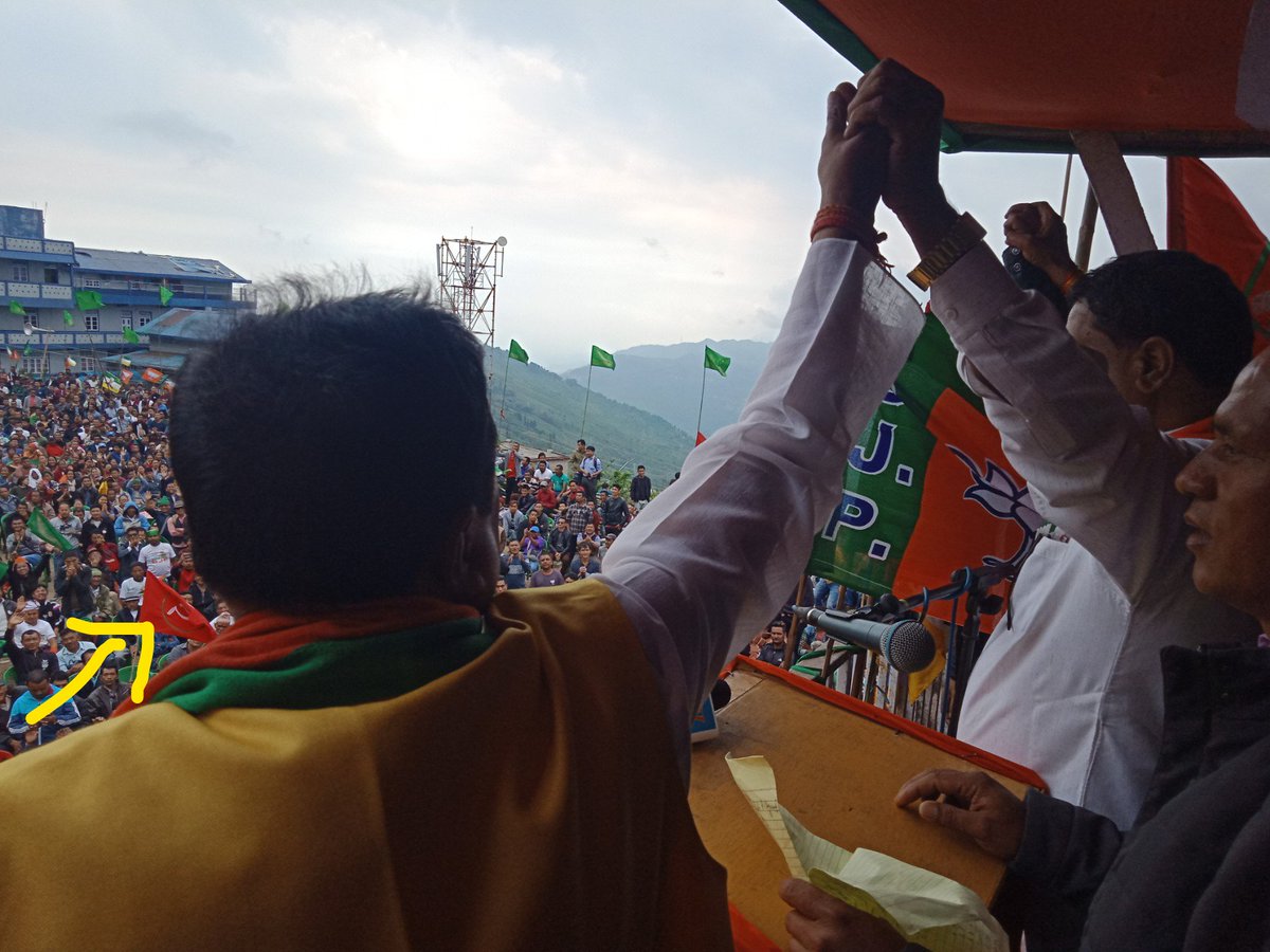 scnewswb's tweet photo. Yesterday Red flags with in BJP Rally at Kurseong, Darjeeling. https://t.co/Vht0Ftg6Um