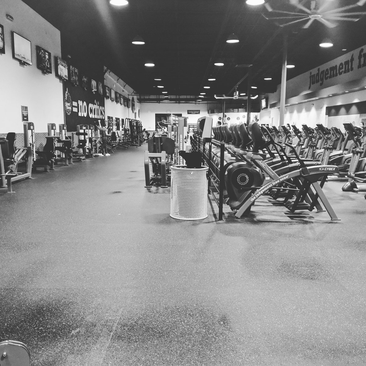 MarlonJBlake's tweet image. Sometimes the gym is the best place to refocus! #gymlife #contemplative #contemplativepractice #clearthoughts #endorphins #fitness #fitnesslife #planetfitness