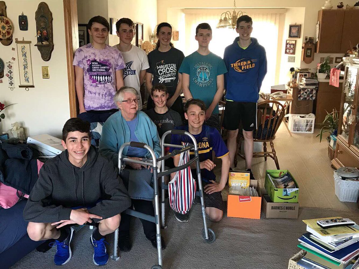 MaustonKeyClub's tweet photo. Mauston High School Distance Runners ran over to a elderly women’s house on Monday last week. She needed some help loading boxes of paper into a truck to be recycled so they helped her out. Thank you runners for making an impact in our community. https://t.co/is9cLGSmeF
