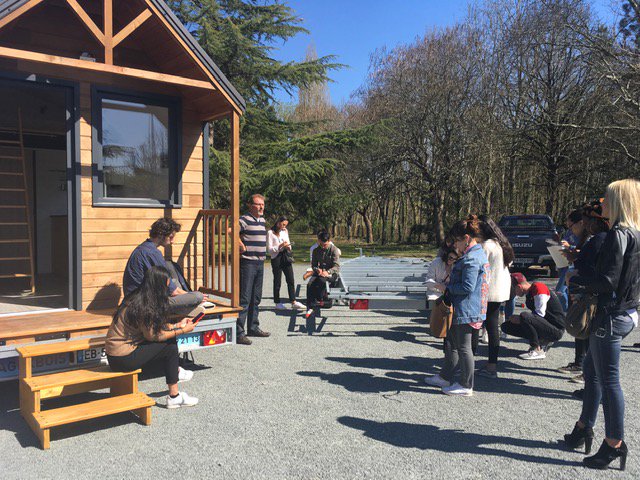 ecole_mjm's tweet photo. [#MJMBordeaux] Lancement du projet #TinyHouse pour les étudiants en Architecture d'intérieur ! 🏚

Objectif créer une maison showroom d'ici la fin de l'année !💪

Toutes les infos sur le #MJMBlog ➡️ https://t.co/XbFaqdgCcG https://t.co/MtibrCy8lD