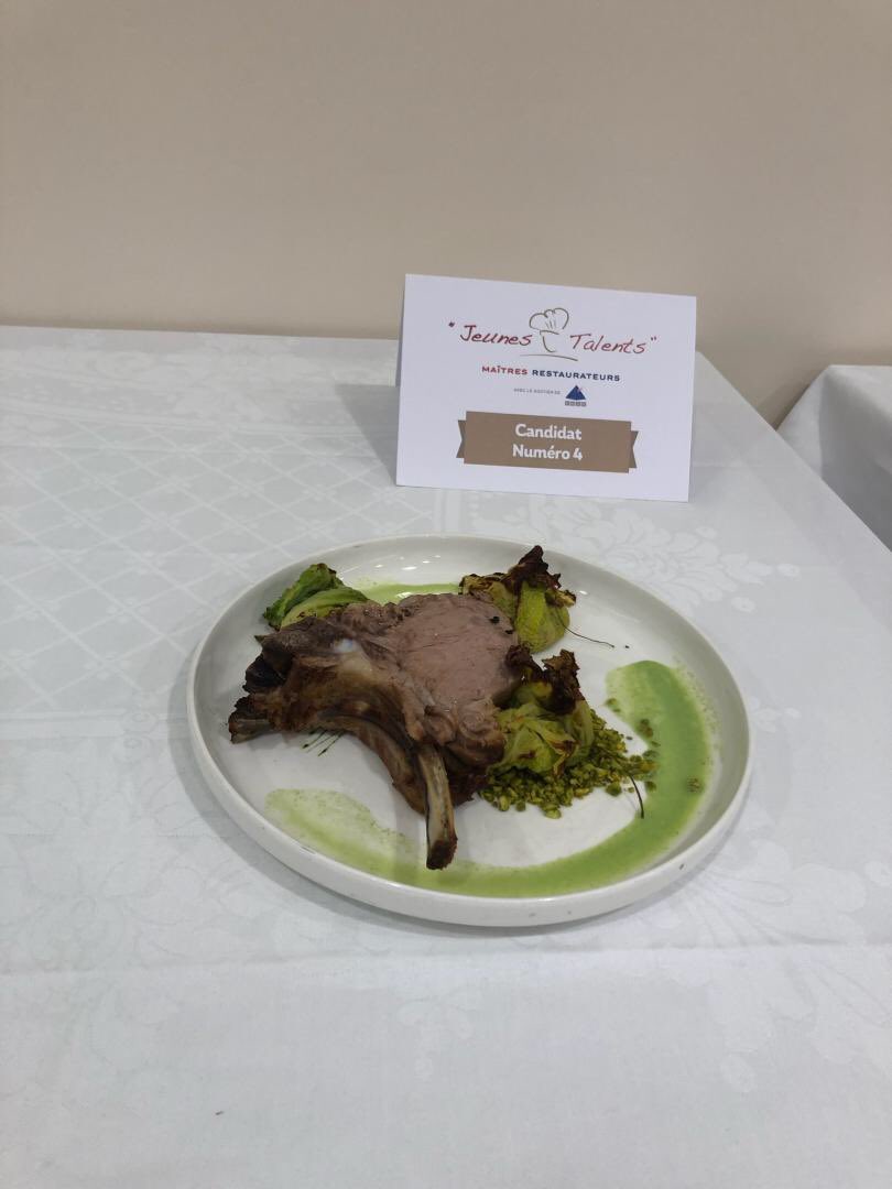 ArtusJulie's tweet photo. Carré de veau laitier et sa garniture verte, candidat 4 #concours #jeunestalents #maitrerestaurateur #umih #metro #ceproc #paris #gastronomie #food #savoirfaire https://t.co/sWOARMOdTU