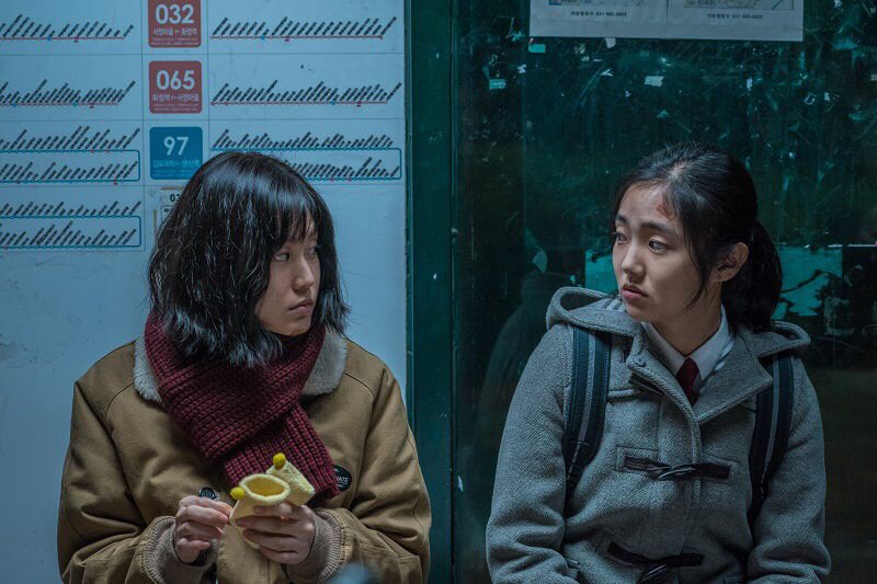 미성년 봤다. 생각보다 염정아 배우님에게 많이 이입 해서 영화를 봤던 거 같다. 극적인 전개 보다는 장소 변화나 이동성이 적어서 배경은 잔잔한데...