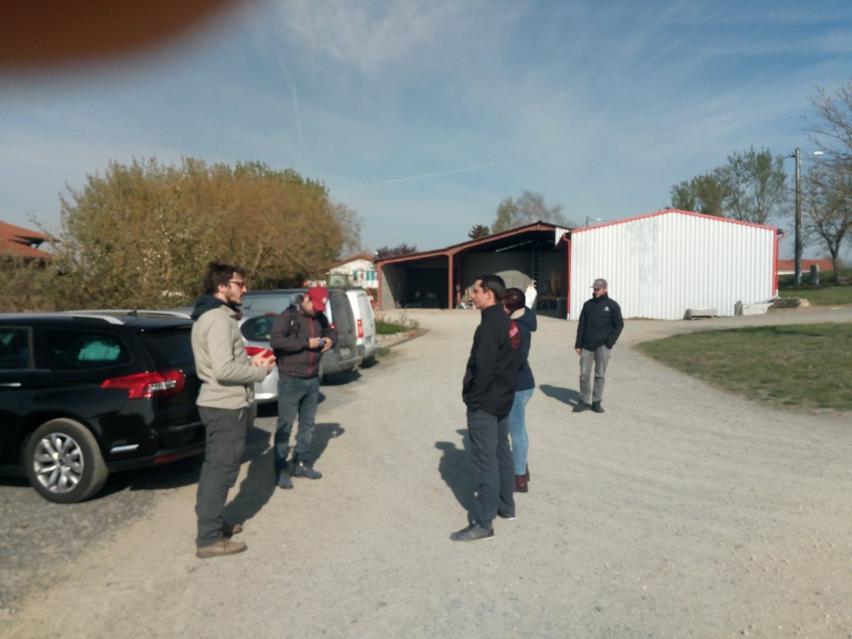 PierrePicard03's tweet photo. Aujourd'hui je suis dans le #puydedome avec #etienne et les #ja63 pour la suite du film #terresinnovantes pour les #JA_AU_RA . encore de jolie paysages et des bons produits #jaquets #betteraves #cereales https://t.co/3kYwHFOPBQ